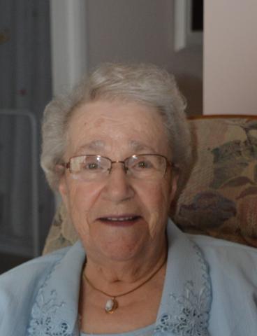 Jeannine Desharnais, Née Petit